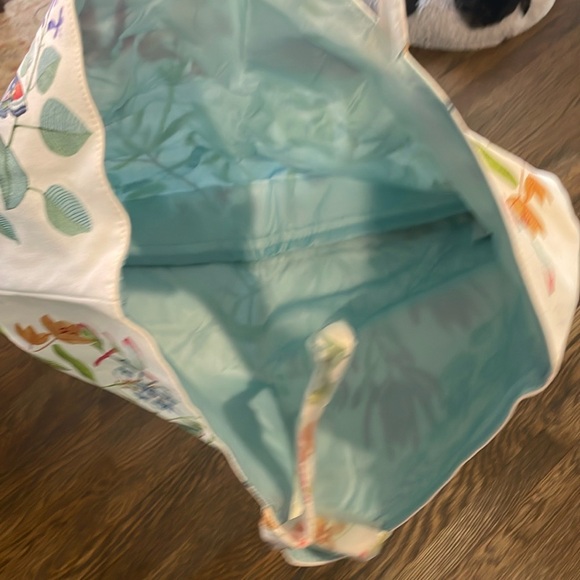 4 Large Totes and 1 very large make up Round case - Picture 3 of 16